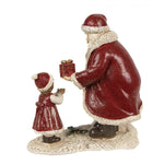 Piros ruhás télapó kislánnyal ajándékkal karácsonyi figura
