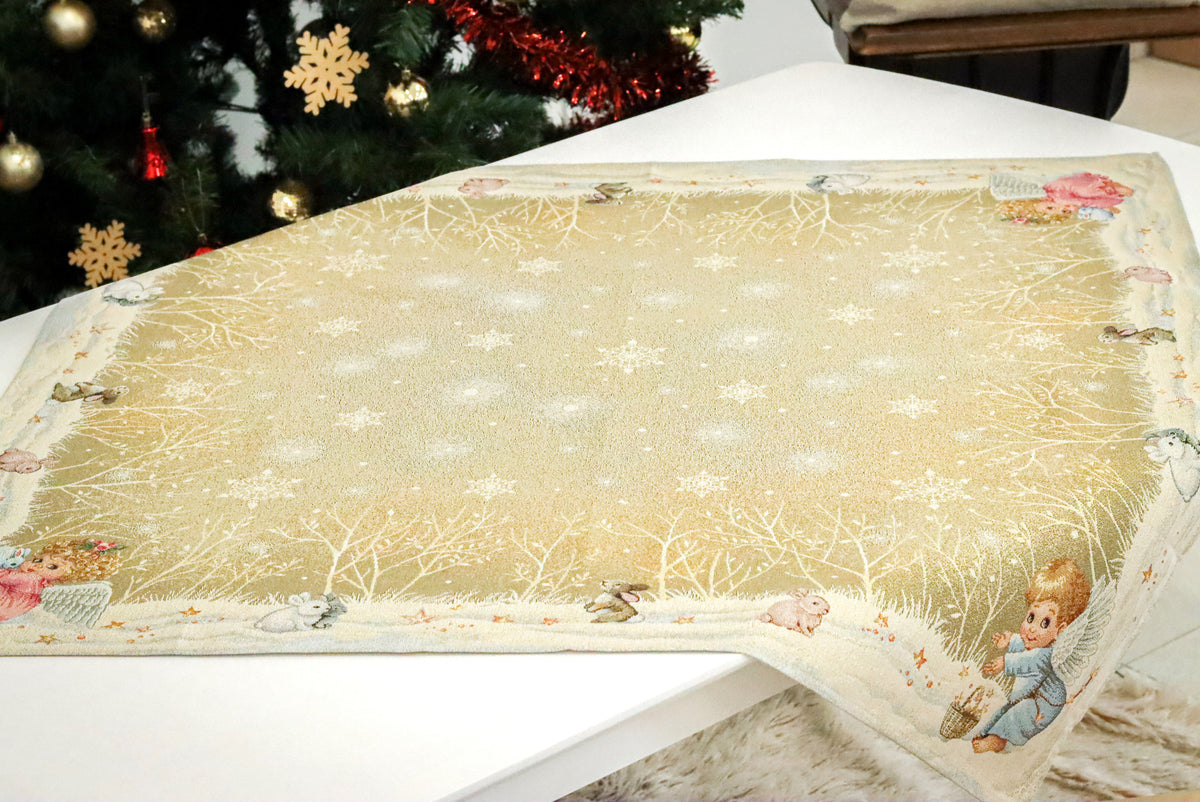 Karácsonyi asztalterítő – Angyalka a hóban minta, 96×100 cm, gobelin, arany lurex
