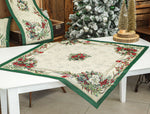 Karácsonyi asztalterítő – Classic piros bogyós, zöld szélű minta, 96×100 cm, gobelin, ezüst lurex