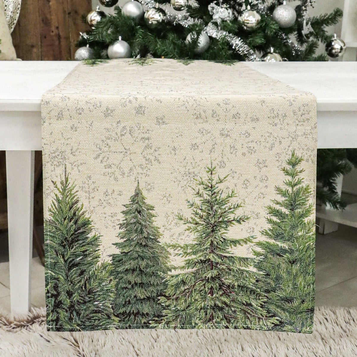 Karácsonyi asztali futó – Silver forest, fenyőfás mintás asztali futó, 37×100 cm, gobelin, ezüst lurex