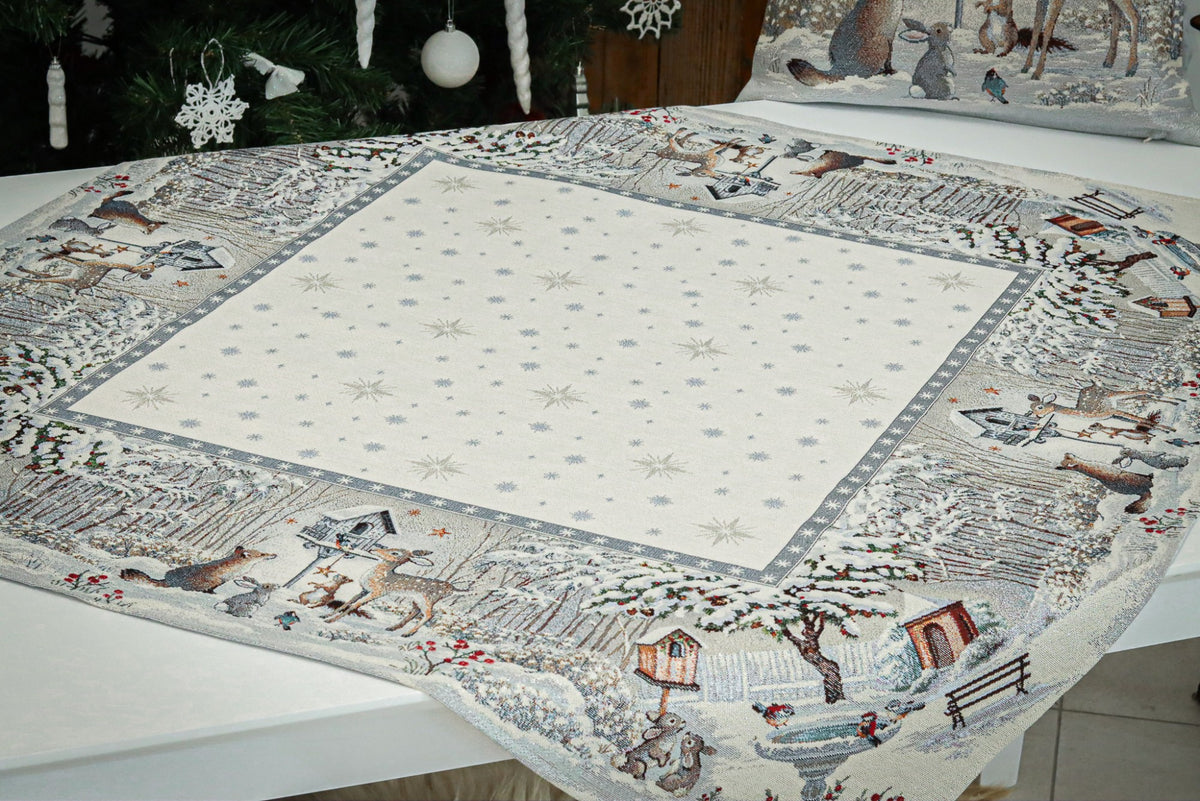Karácsonyi asztalterítő – Téli erdő minta, 96×100 cm, gobelin, ezüst lurex