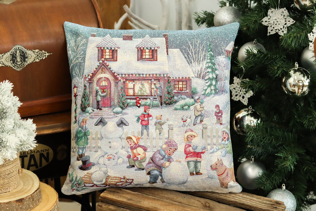 Karácsonyi díszpárnahuzat Winter kids hógolyózós, 45×45 cm – gobelin, ezüst lurexszel