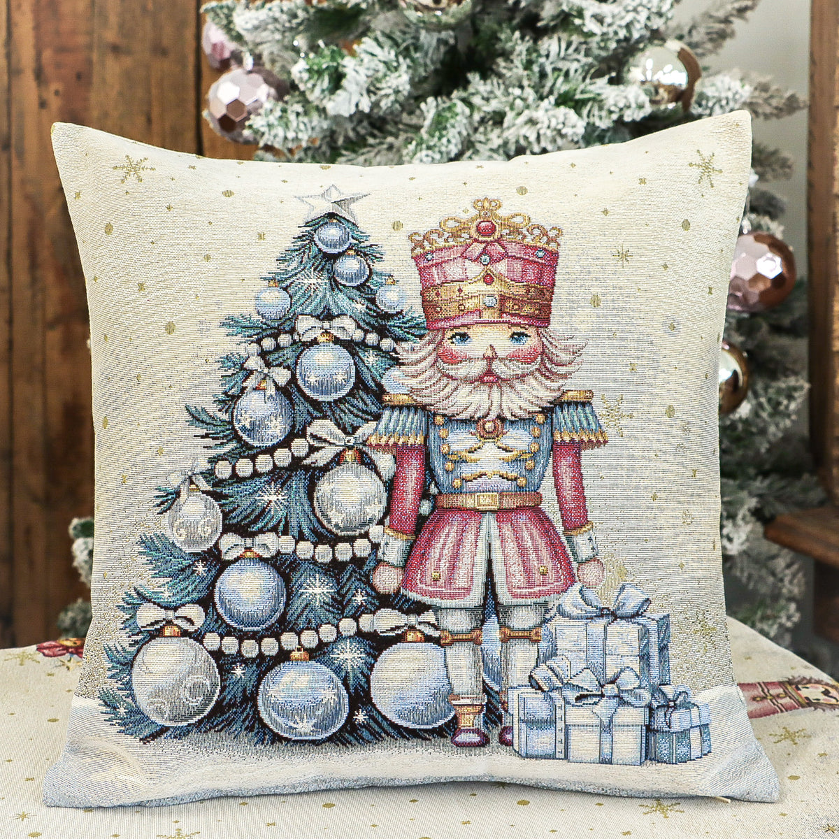 Karácsonyi díszpárnahuzat Pink diótörős, 45×45 cm – gobelin, lurex nélkül