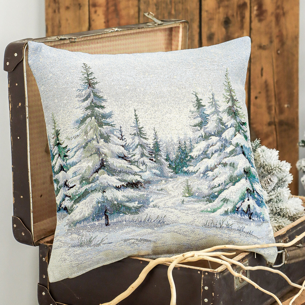 Karácsonyi díszpárnahuzat Havas fenyőerdő, 45×45 cm – gobelin, ezüst lurexszel