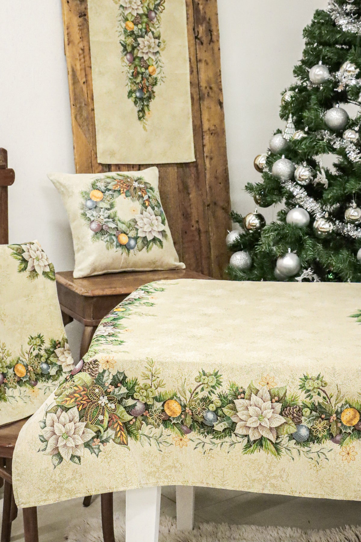 Karácsonyi asztalterítő – Advent karácsonyi koszorús minta, 137×240 cm, gobelin, arany lurex