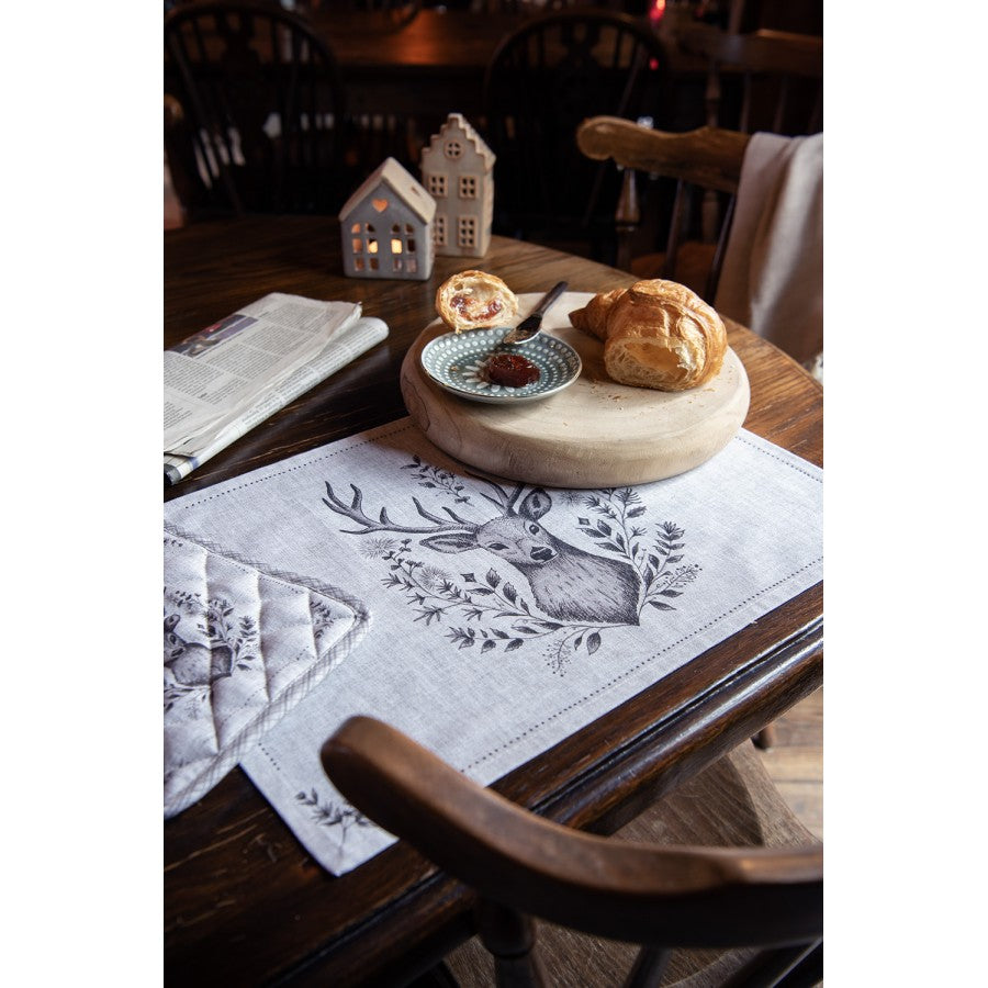 Karácsonyi kerek asztalterítő szarvas mintás Gentle Wilderness