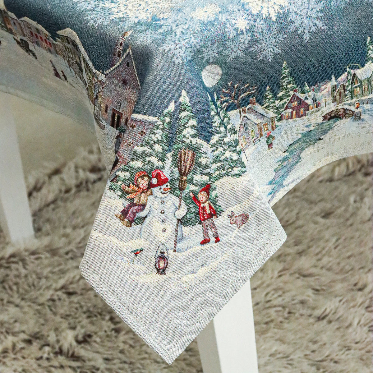 Karácsonyi asztalterítő – Frosty karácsonyi hóemberes minta, 137×240 cm, gobelin, ezüst lurex