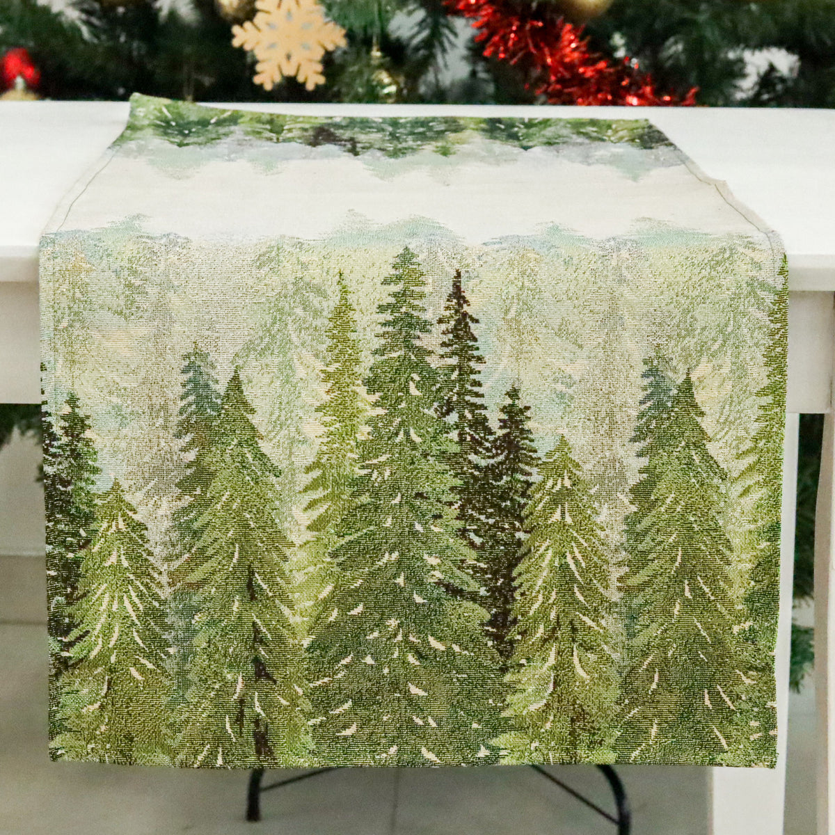 Karácsonyi asztali futó – Golden forest fenyőfás mintás asztali futó, 44×140 cm, gobelin, arany lurex