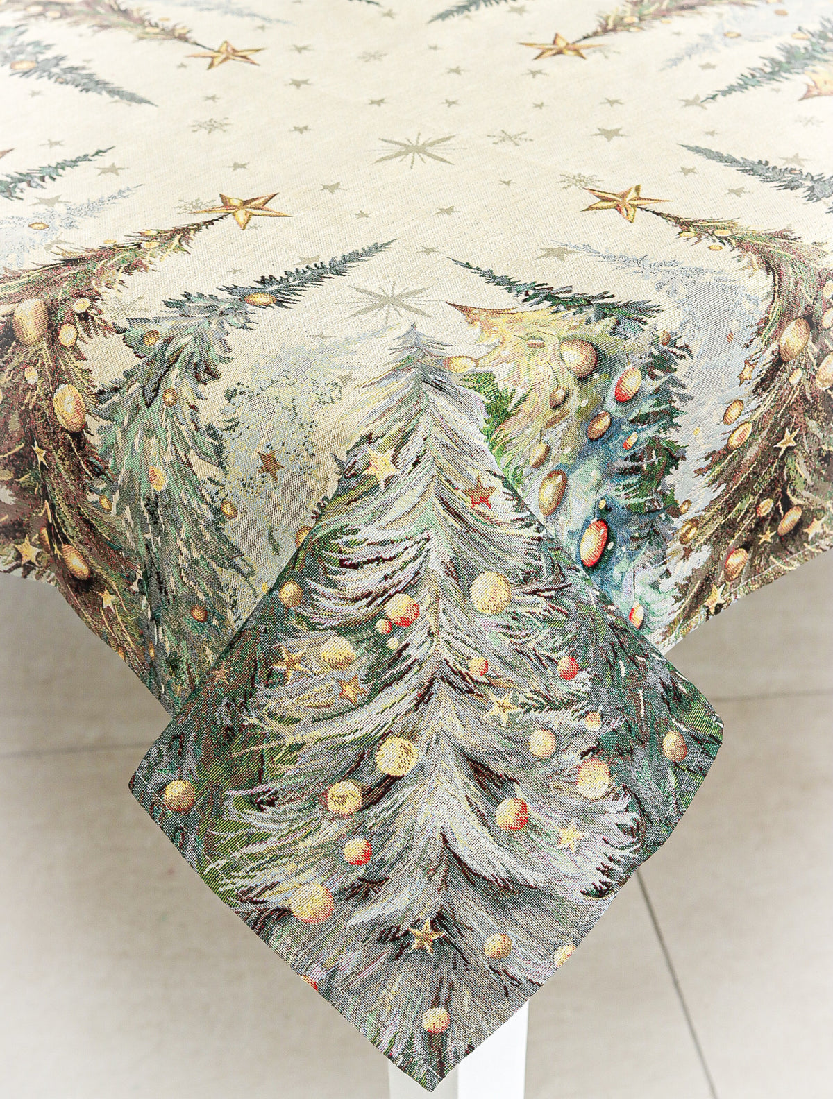 Karácsonyi asztalterítő – Csillogó erdő minta, 96×100 cm, gobelin, arany lurex