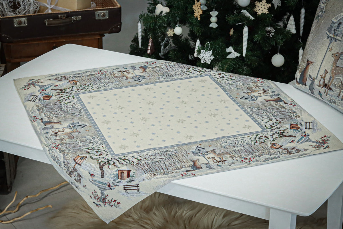 Karácsonyi asztalterítő – Téli erdő minta, 96×100 cm, gobelin, ezüst lurex