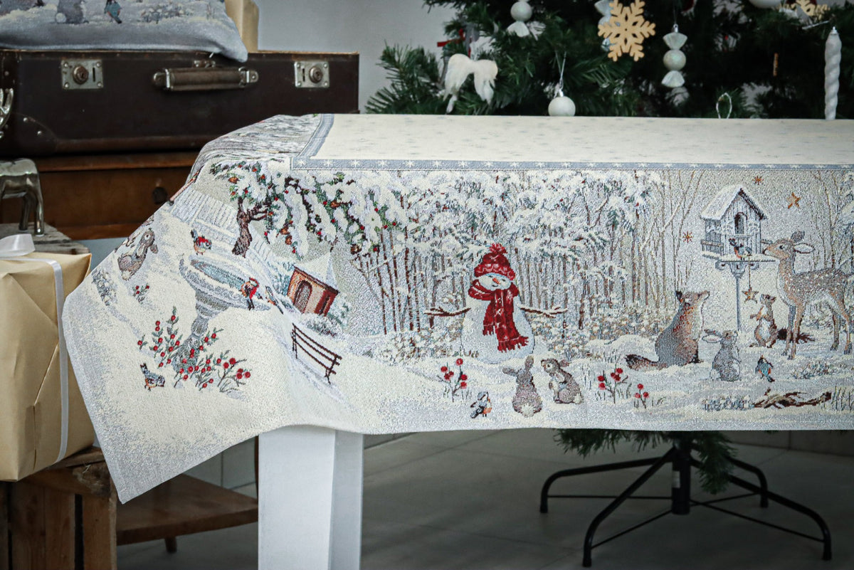 Karácsonyi asztalterítő – Téli erdő minta, 96×100 cm, gobelin, ezüst lurex