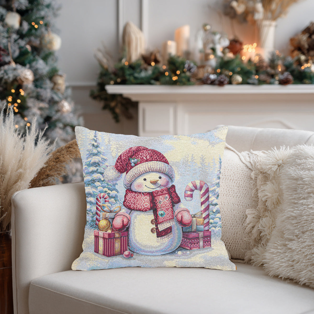 Karácsonyi díszpárnahuzat Piros sapkás, hóemberes, 45×45 cm – gobelin, ezüst lurexszel
