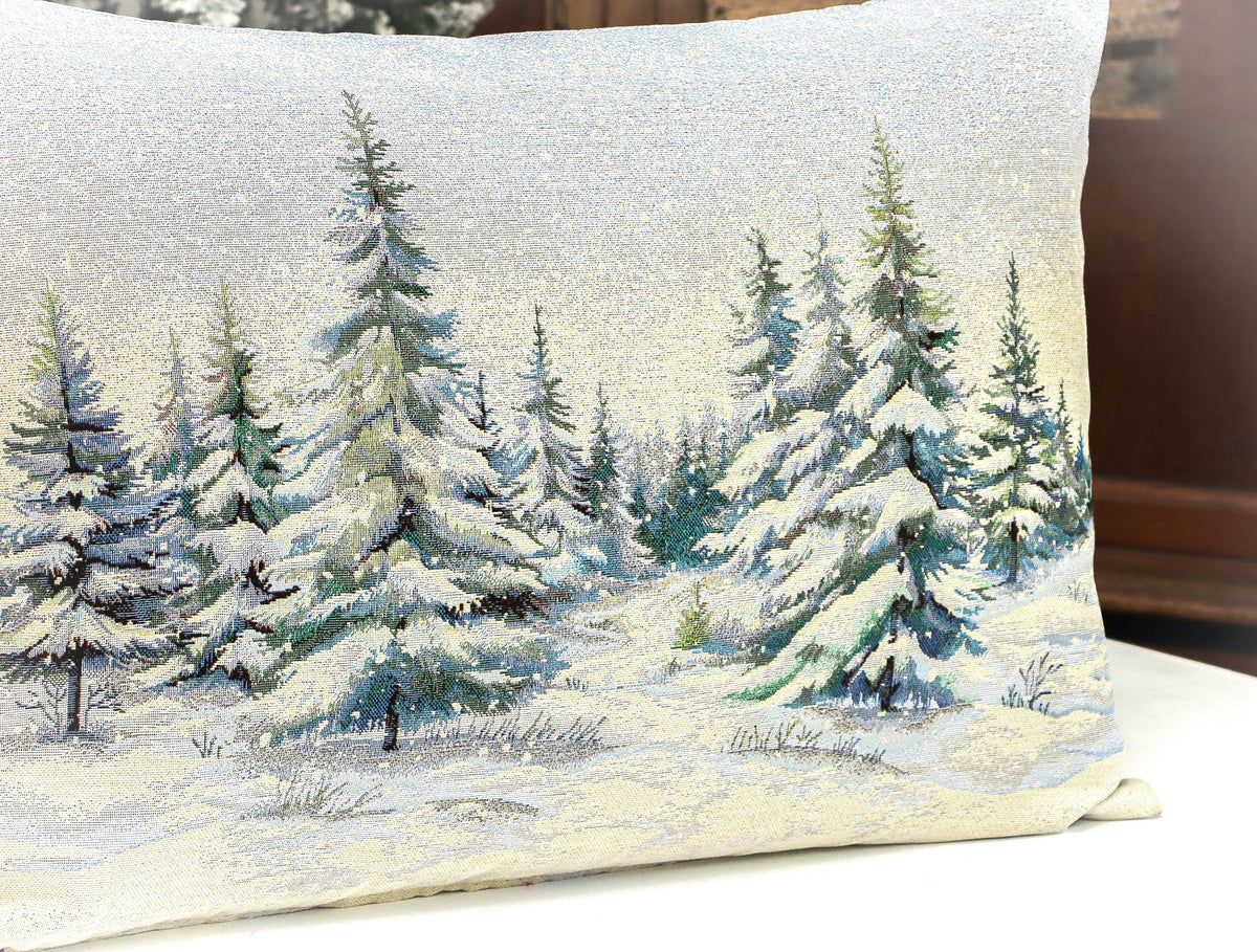 Karácsonyi díszpárna Havas fenyőerdő, 50×70 cm – gobelin, ezüst lurexszel
