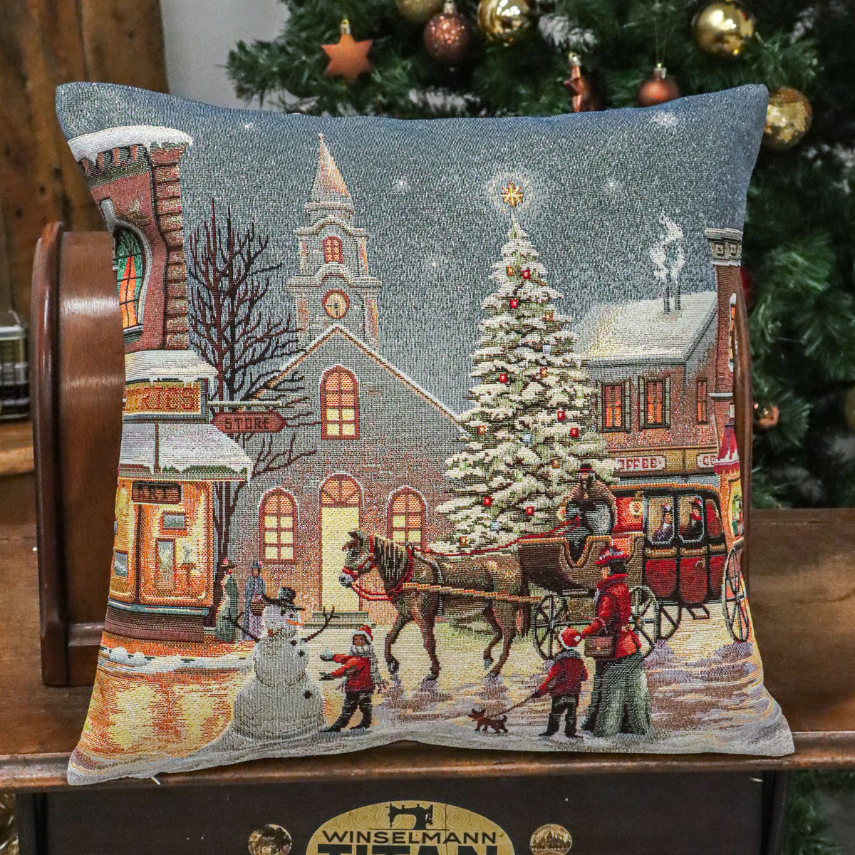 Karácsonyi díszpárnahuzat Városi fények, 45×45 cm – gobelin, arany lurexszel