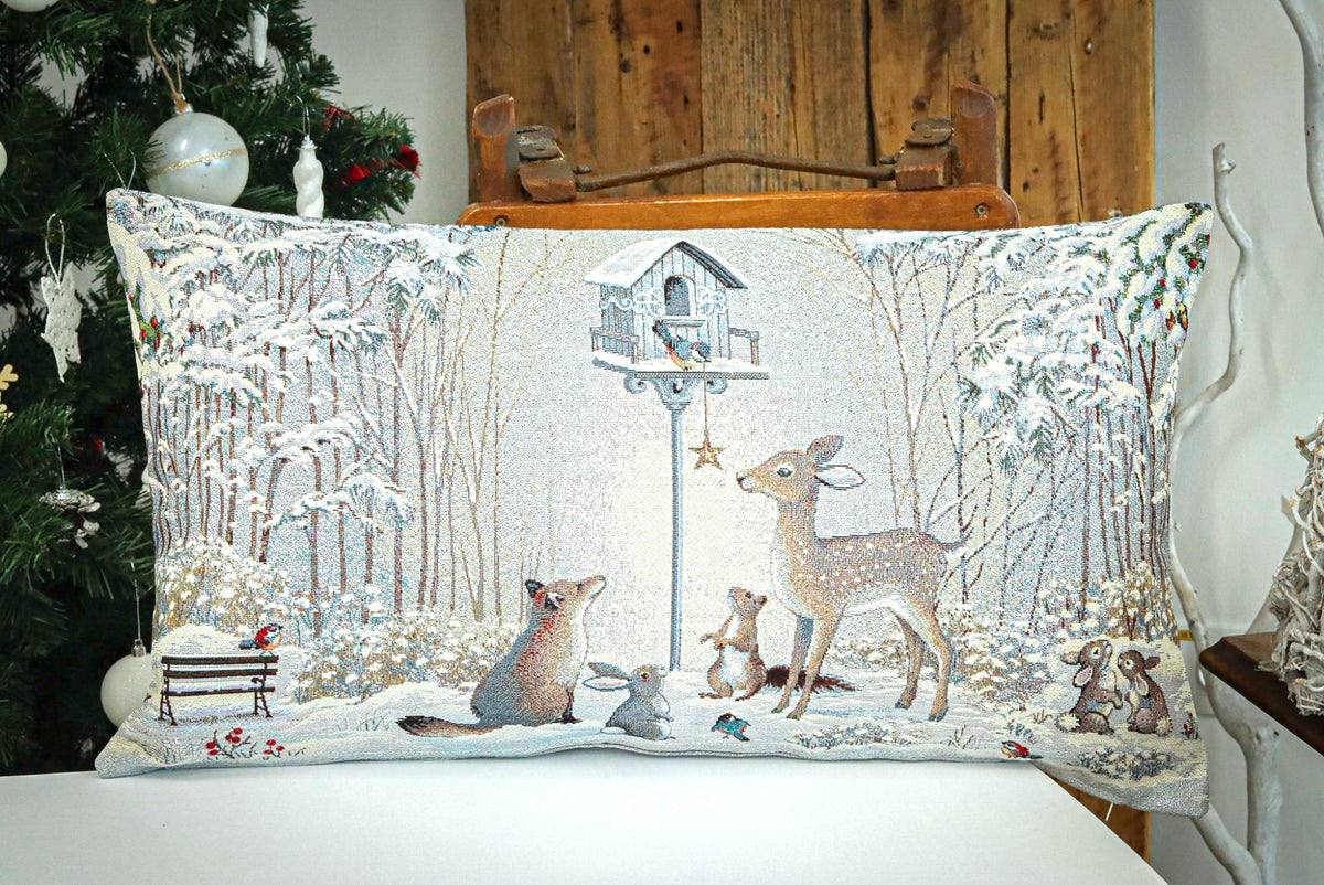 Karácsonyi díszpárna Téli erdő, 40×70 cm – gobelin, ezüst lurexszel