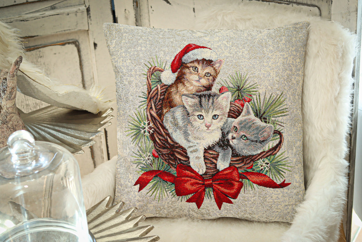Karácsonyi díszpárnahuzat kiscicák, 45×45 cm – gobelin, ezüst lurexszel