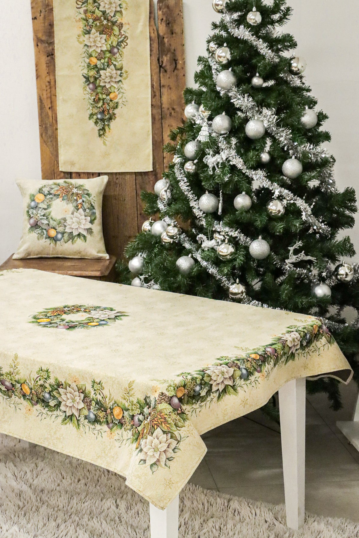 Karácsonyi asztalterítő – Advent karácsonyi koszorús minta, 137×180 cm, gobelin, arany lurex