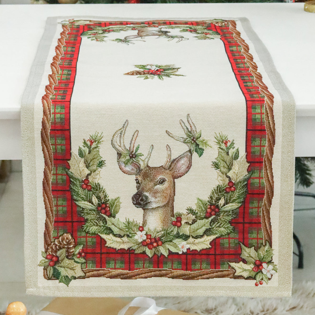 Karácsonyi asztali futó – Harmony szarvasos mintás asztali futó, 44×140 cm, gobelin, lurex nélkül