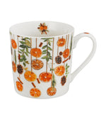 Téli gyümölcsös porcelán bögre 400 ml – Winter Fruits (fenyőfa alakú díszdobozban)